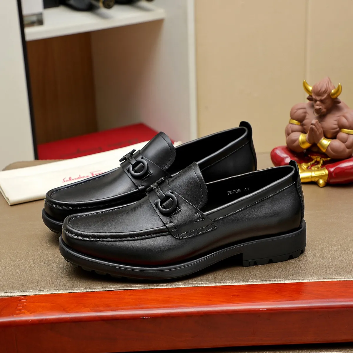 Factory price 440 🔥Ferragamo new leather shoes🇨🇳Official website original 1:1 mold, original quality💯Fine workmanship, high-end luxury☘The upper is made of imported Italian first-layer cowhide🌴Water-dyed🐂Leather lining🍓Rubber wear-resistant and non-slip outsole, breathable and comfortable to wear🍍The first choice for high-grade men🍉, black, size 38-45...